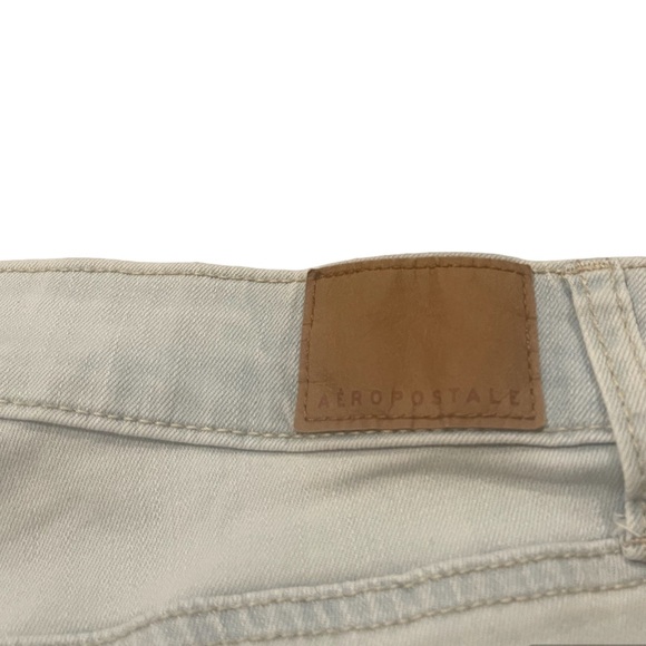 Aeropostale high waisted midi light wash jean shorts with rips size 6 - Picture 9 of 9